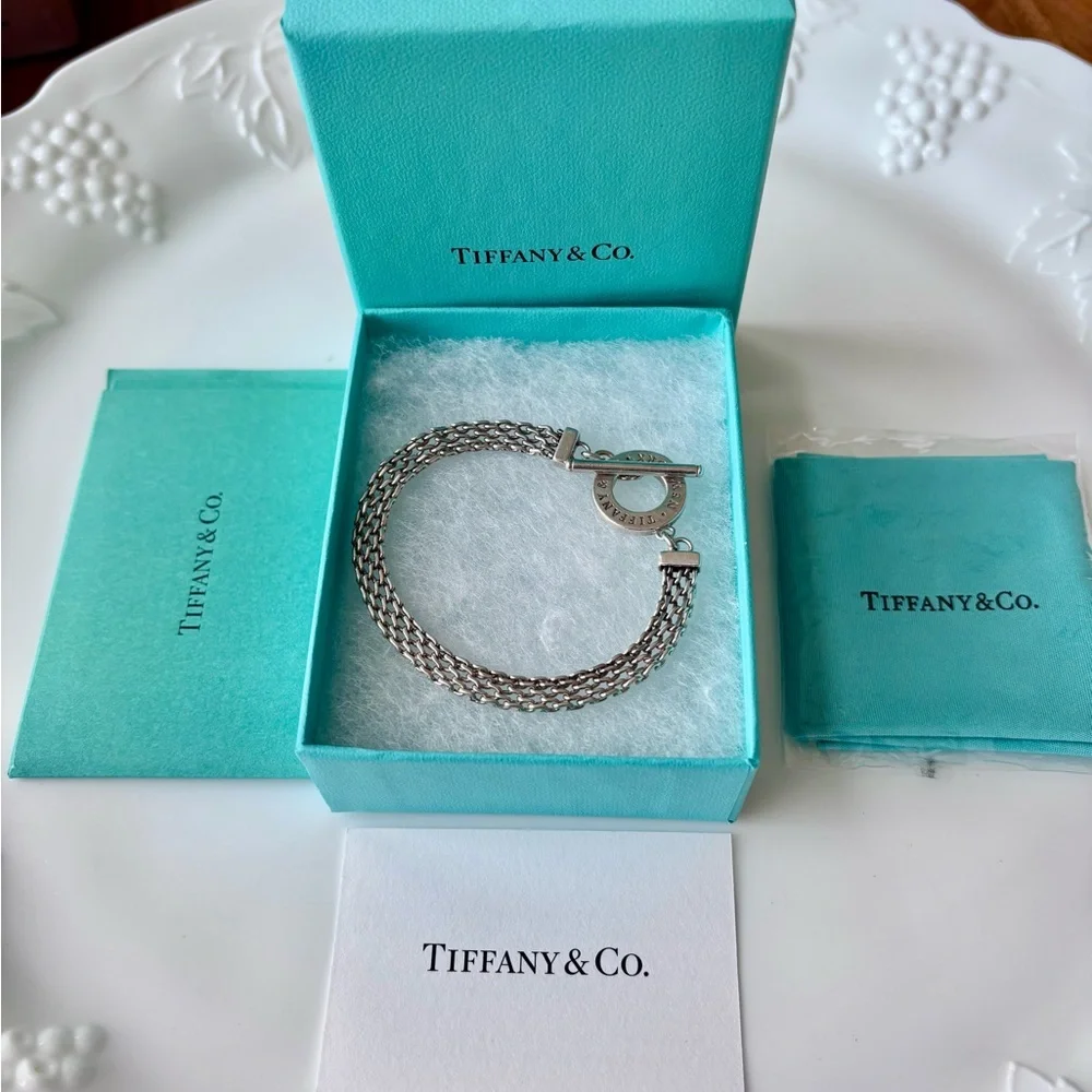 Tiffany & Co. Somerset Toggle Bracelet
Sterling Silver 925. Size 7" - Picture 8 of 9